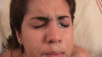 सुंदर लॅटिन श्यामला उग्र सेक्स आहे